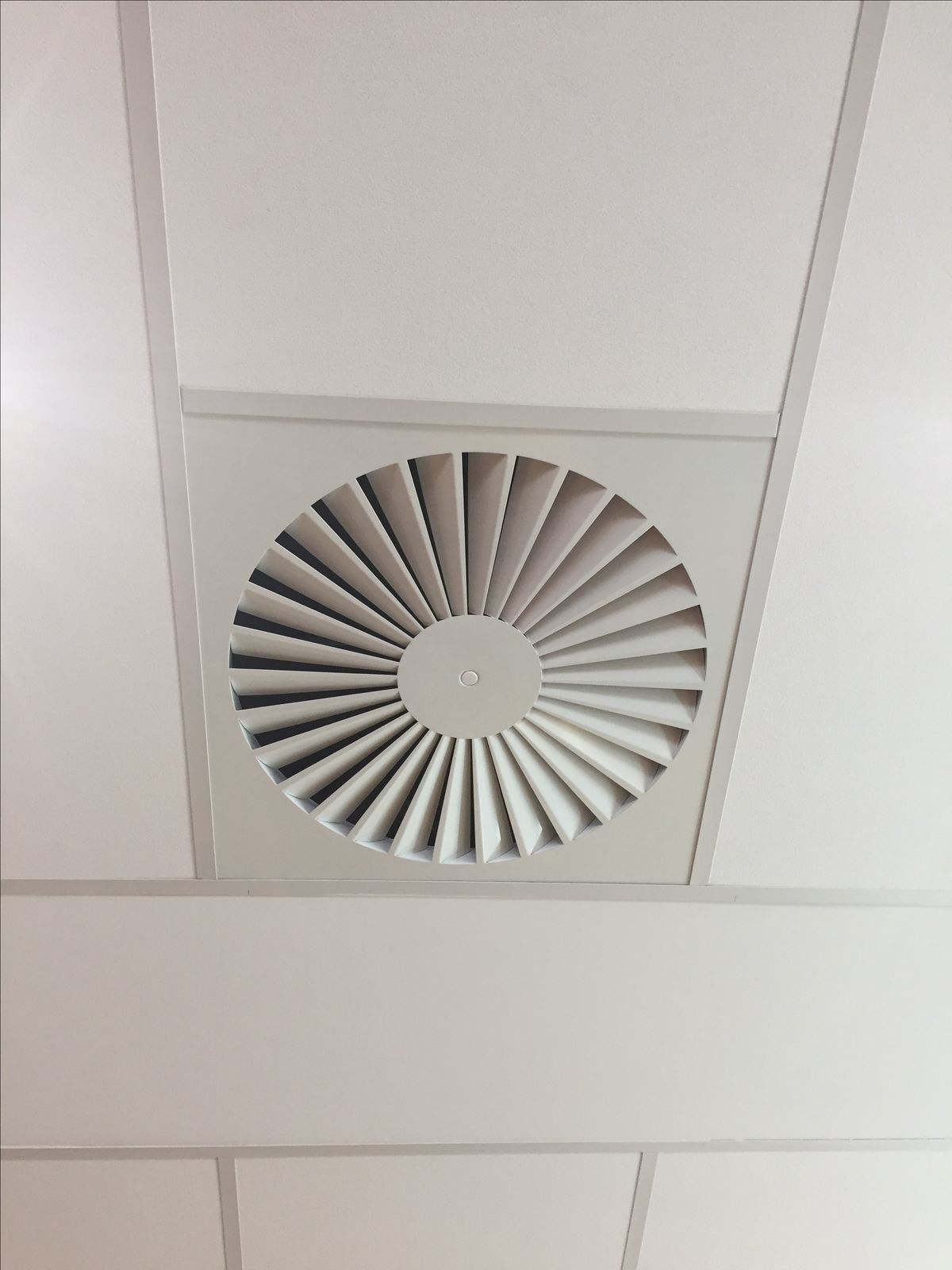 Чистый воздух по правилам: как грамотно сделать вентиляцию в стоматологии от проекта до монтажа - 1